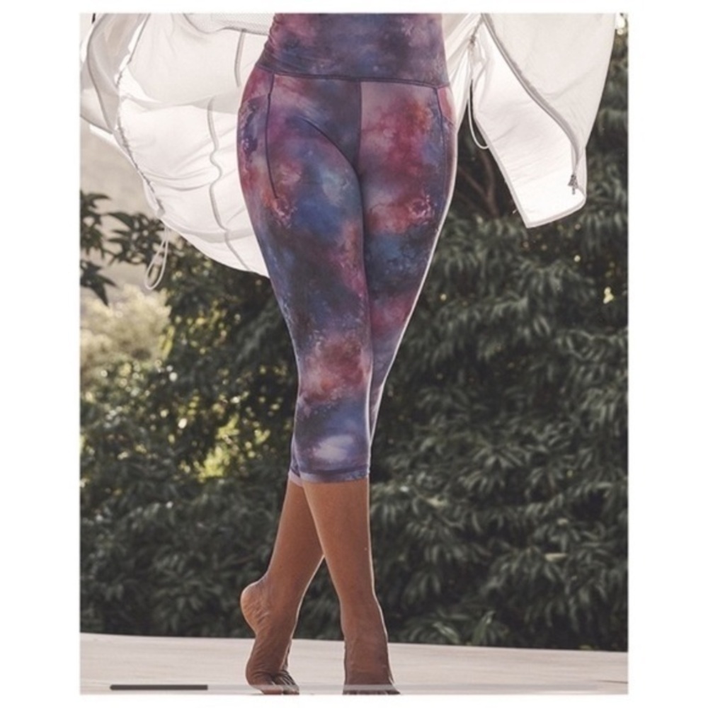 Athleta Salutation Capris